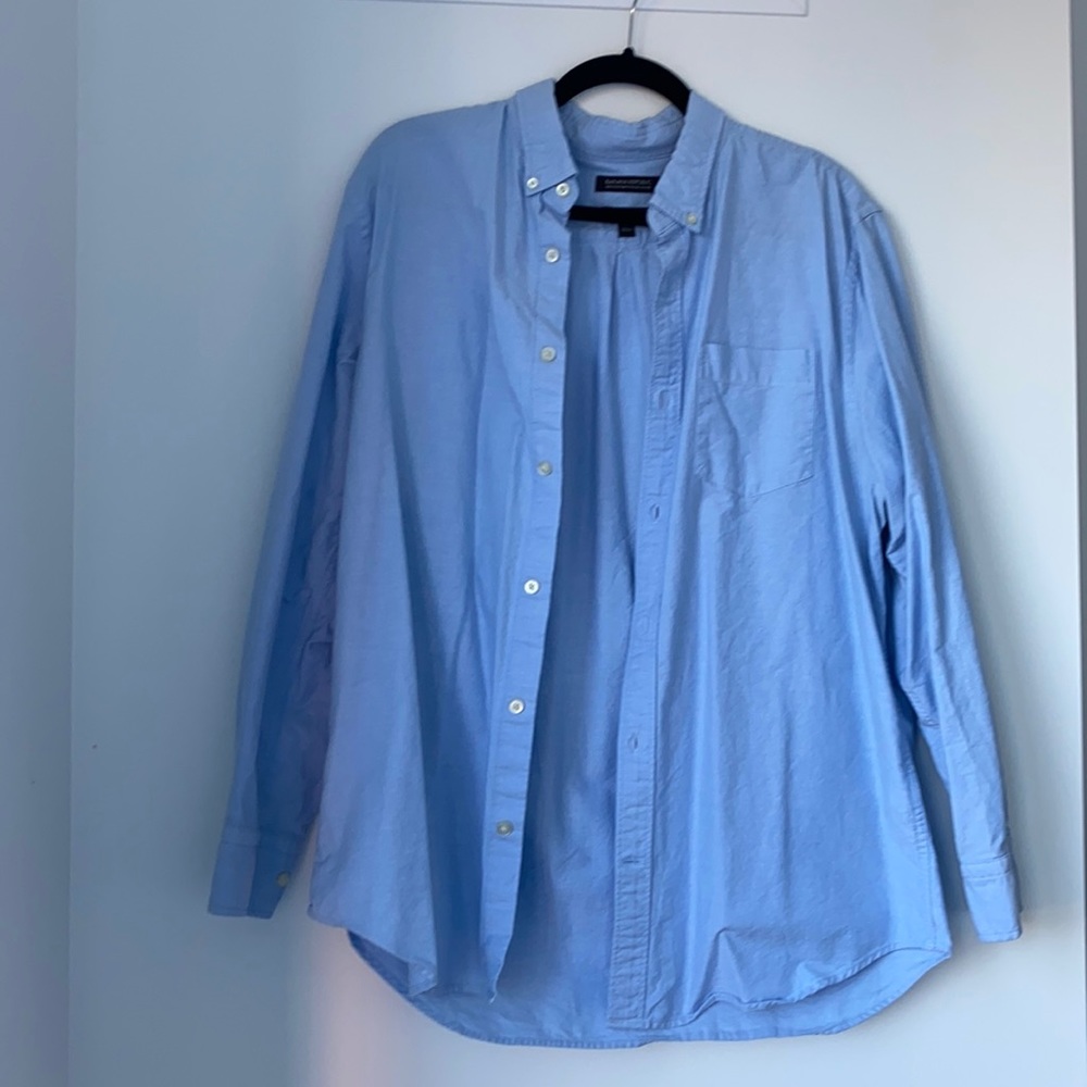 Mens: banana republic light blue button down long sleeve shirt